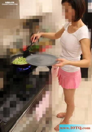 不穿内裤的小贱人(13P)