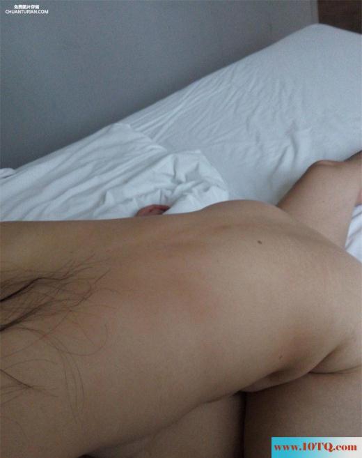 很可人的小妮子阴部都发黑了看来用的多啊(12P