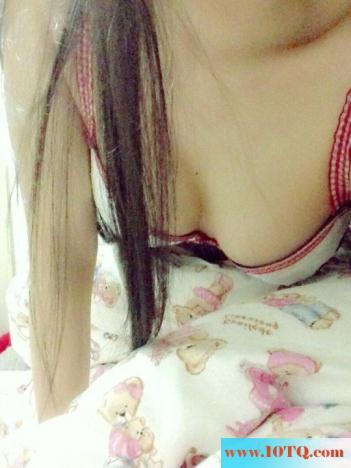 寂寞妹子袒胸露乳雪白一片(12P)