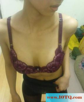 女友穿黑丝在家自拍给我看(10P)