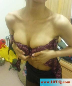 女友穿黑丝在家自拍给我看(10P)