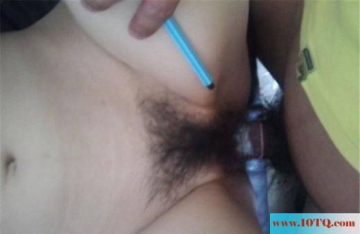 女友用笔测试鸡巴插入深度(13P)