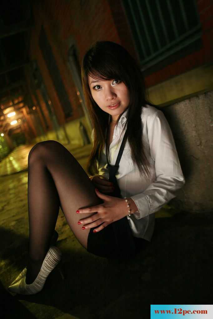性感妹子苗条大长腿黑丝调情诱惑【10P】