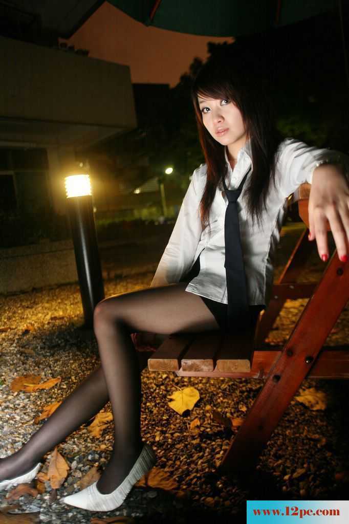 性感妹子苗条大长腿黑丝调情诱惑【10P】