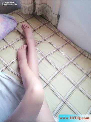 看了同事手机里的自拍才知道这幺骚(24P)