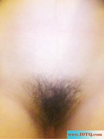 看了同事手机里的自拍才知道这幺骚(25P)