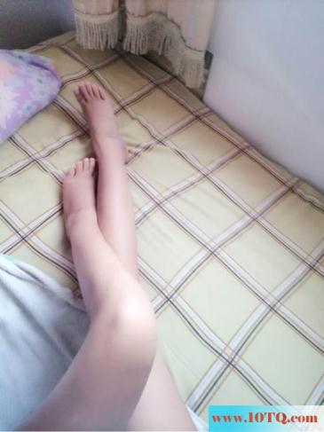 看了同事手机里的自拍才知道这幺骚(25P)