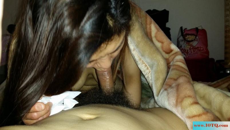 老公长期出差在外，黑屄寂莫少妇让我至少每周