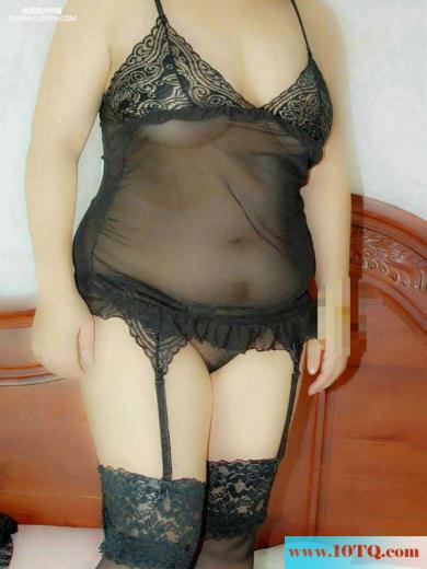 肉感身材的熟女黑丝情趣装诱惑(14P)