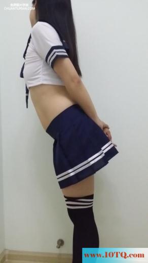 骚妻穿上学生制服追忆逝去的青春(16P)