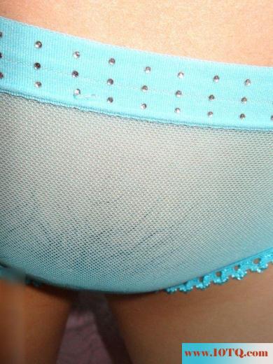 脱掉闷骚女友那透明蕾丝内裤露出骚穴(14P)
