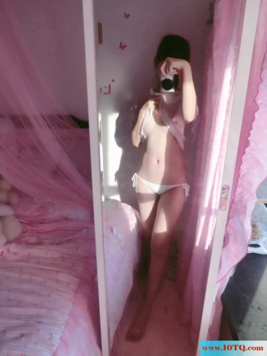 玩腻了大胸的,试试这种贫乳学生妹别有一番滋味