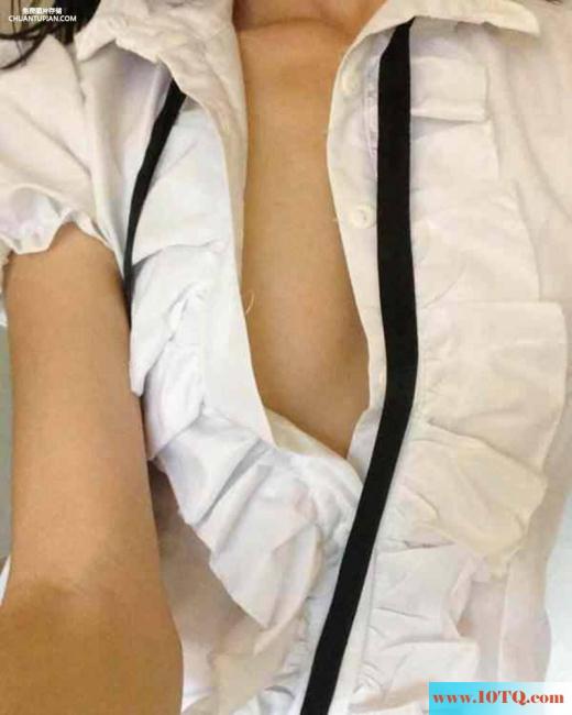 微乳的女友看似清纯实则骚的不得了(12P)