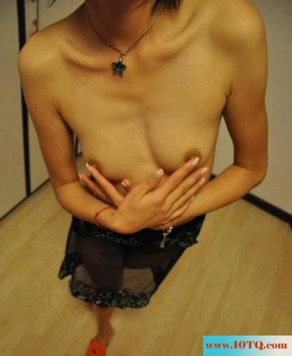 我的新婚老婆穿着红肚兜儿(13P)