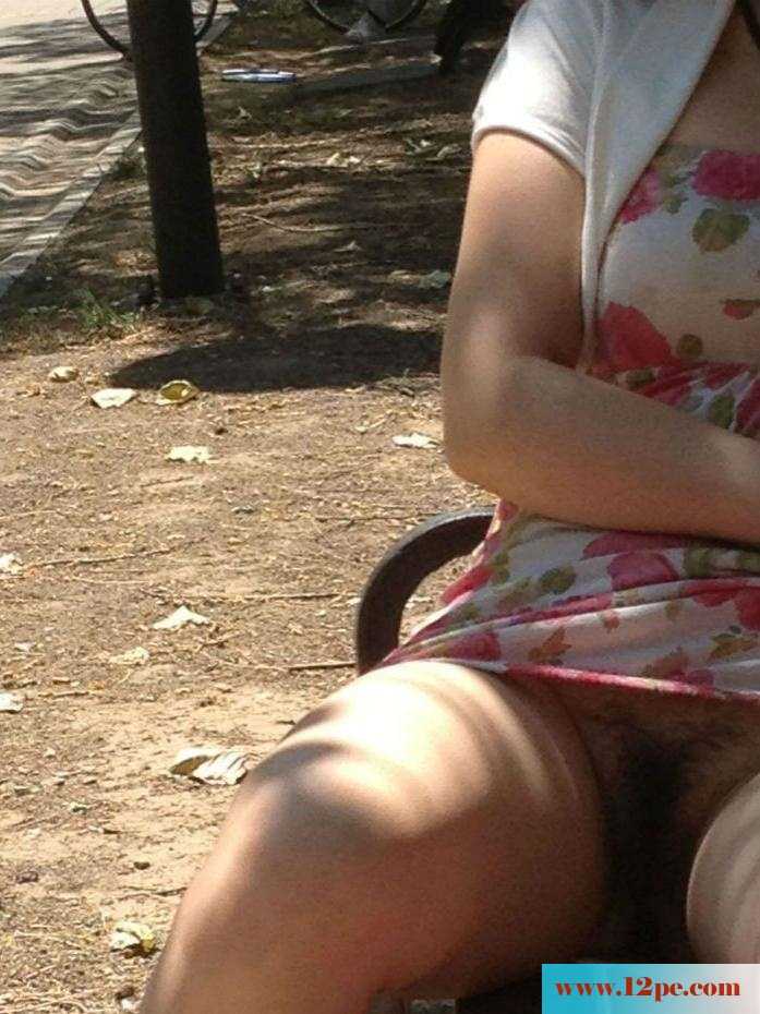 大花裙骚妻户外大胆诱惑(12P)