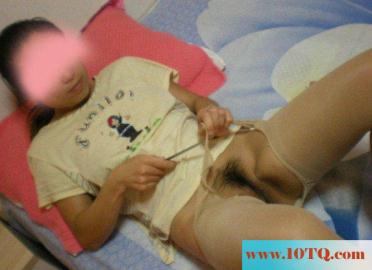 寂寞少妇自己动手撕丝袜求插(15P)