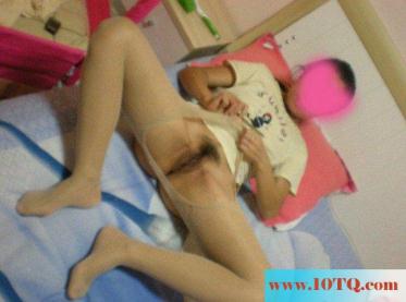 寂寞少妇自己动手撕丝袜求插(15P)