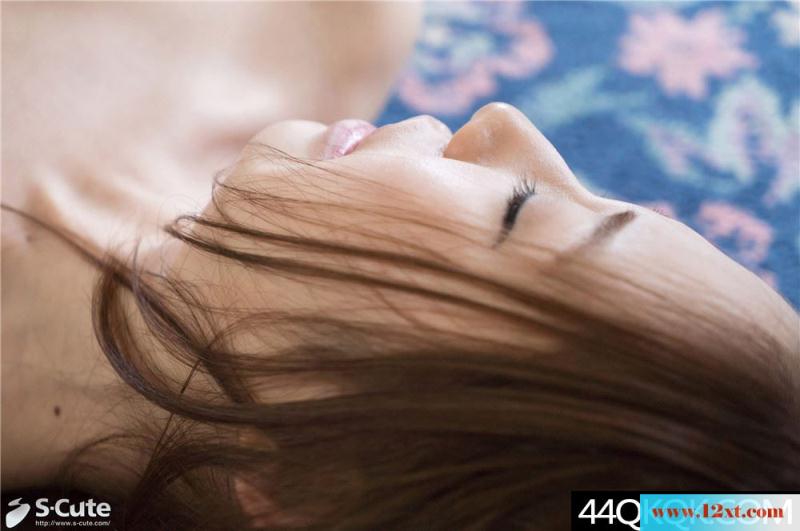 白嫩的男女大胆在沙发上-(44P)