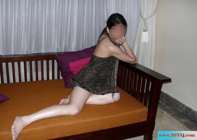 高端人妻在桑拿房玩裸露(16P)
