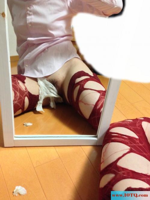 撕破紧身裤的女神自拍(11P)
