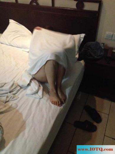 偷拍分享刚约到的夜店嗨妹(16P)