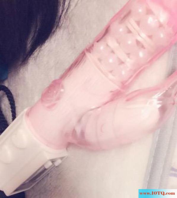 淫蕩小妹穿性感内衣自慰，真的想上她了(11P)
