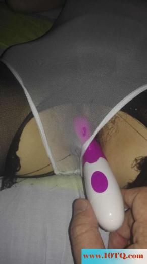 振动棒直插丝袜女的骚屄(10P)