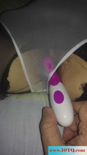 振动棒直插丝袜女的骚屄(10P)