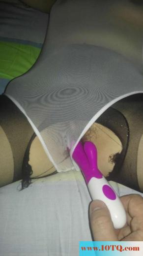 振动棒直插丝袜女的骚屄(10P)
