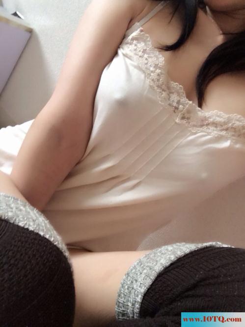 自拍性感女神双马尾辫女生(21P)
