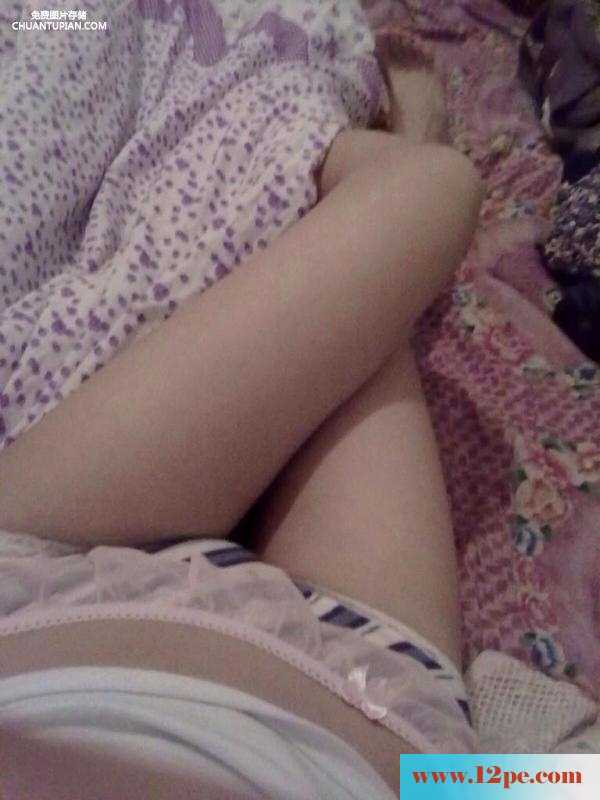 小姨子身材苗条骚穴超嫩(12P)