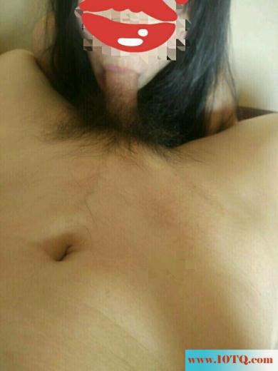 走到江边，露出阴部给游泳的人看(34P)