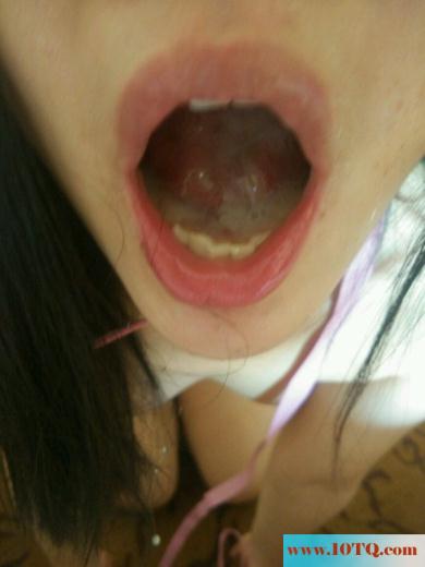 走到江边，露出阴部给游泳的人看(34P)