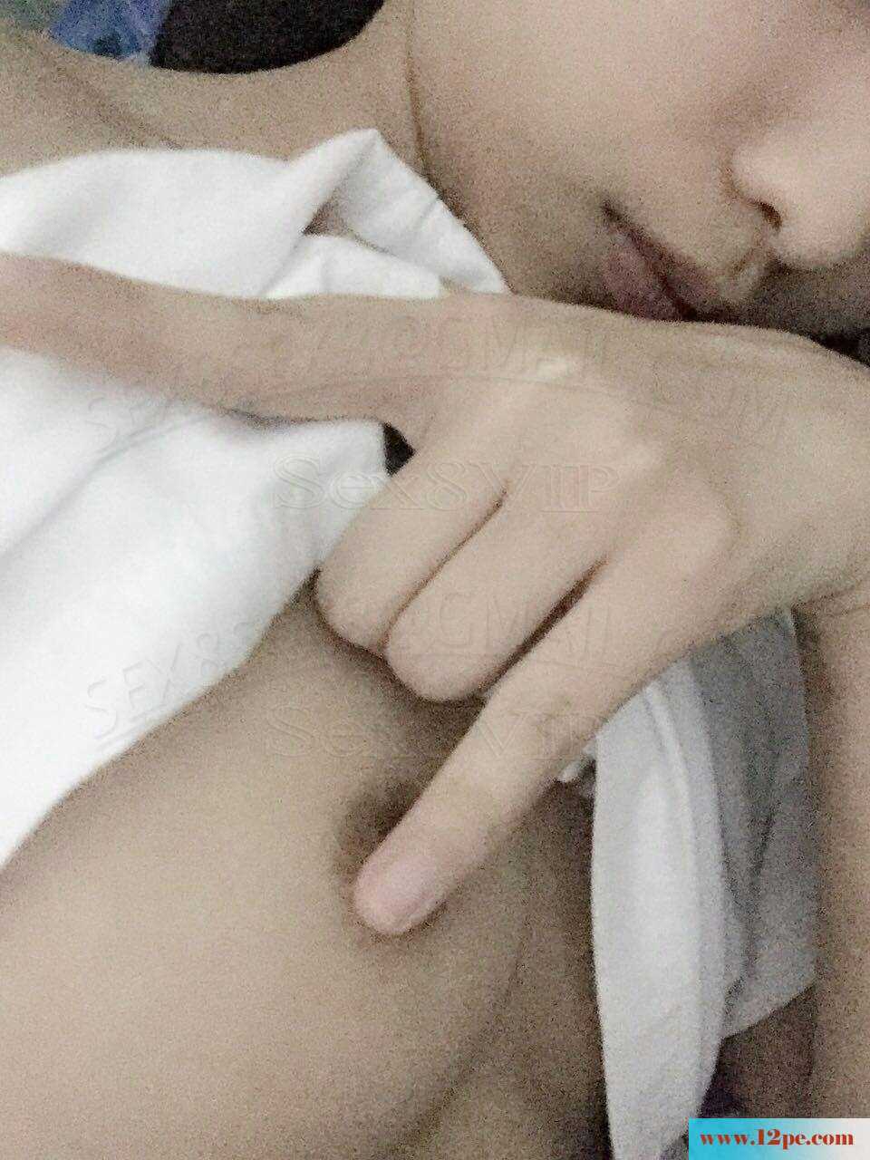 白色过膝袜配上异物插入做前戏(30P)