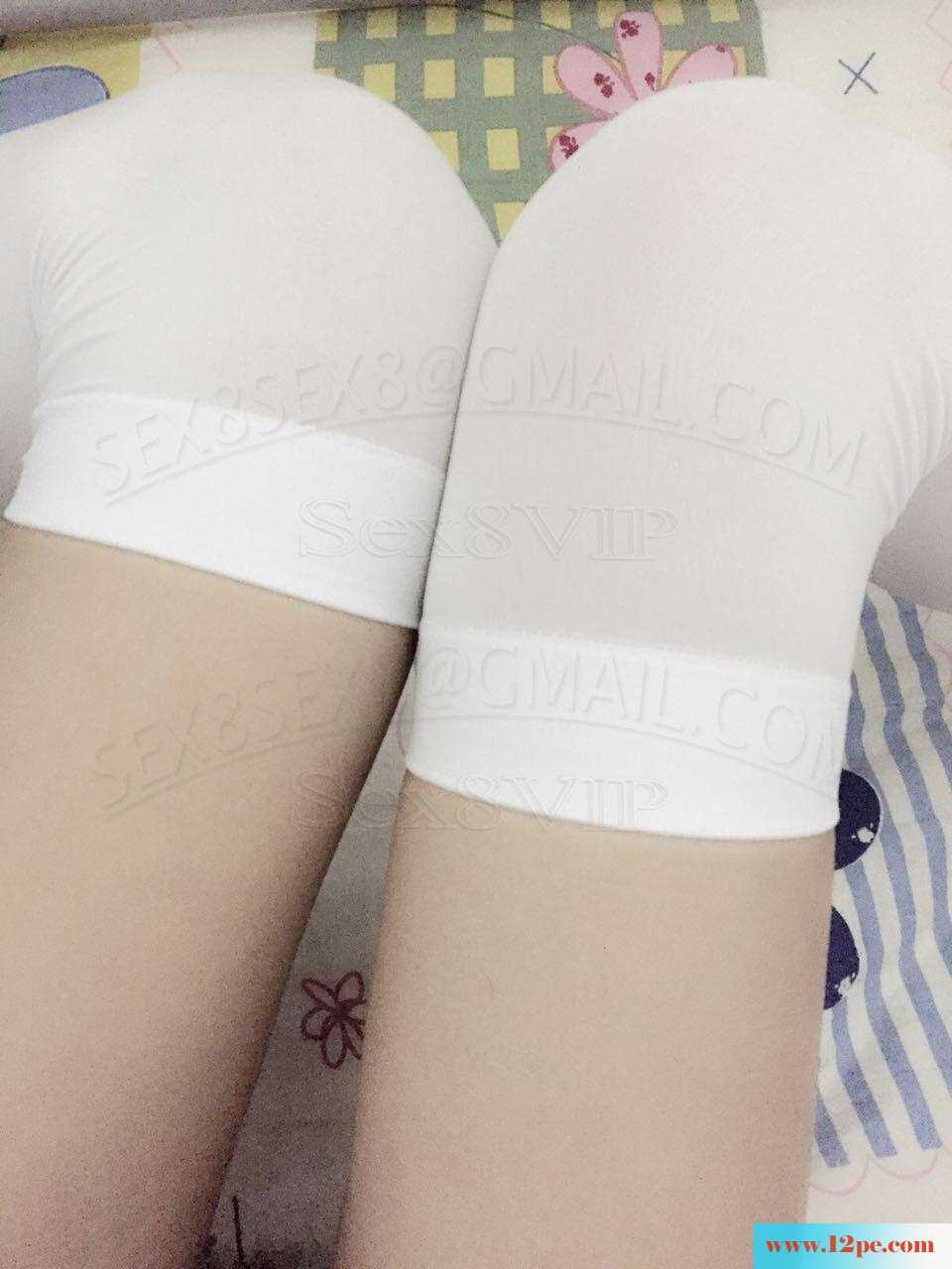 白色过膝袜配上异物插入做前戏(30P)