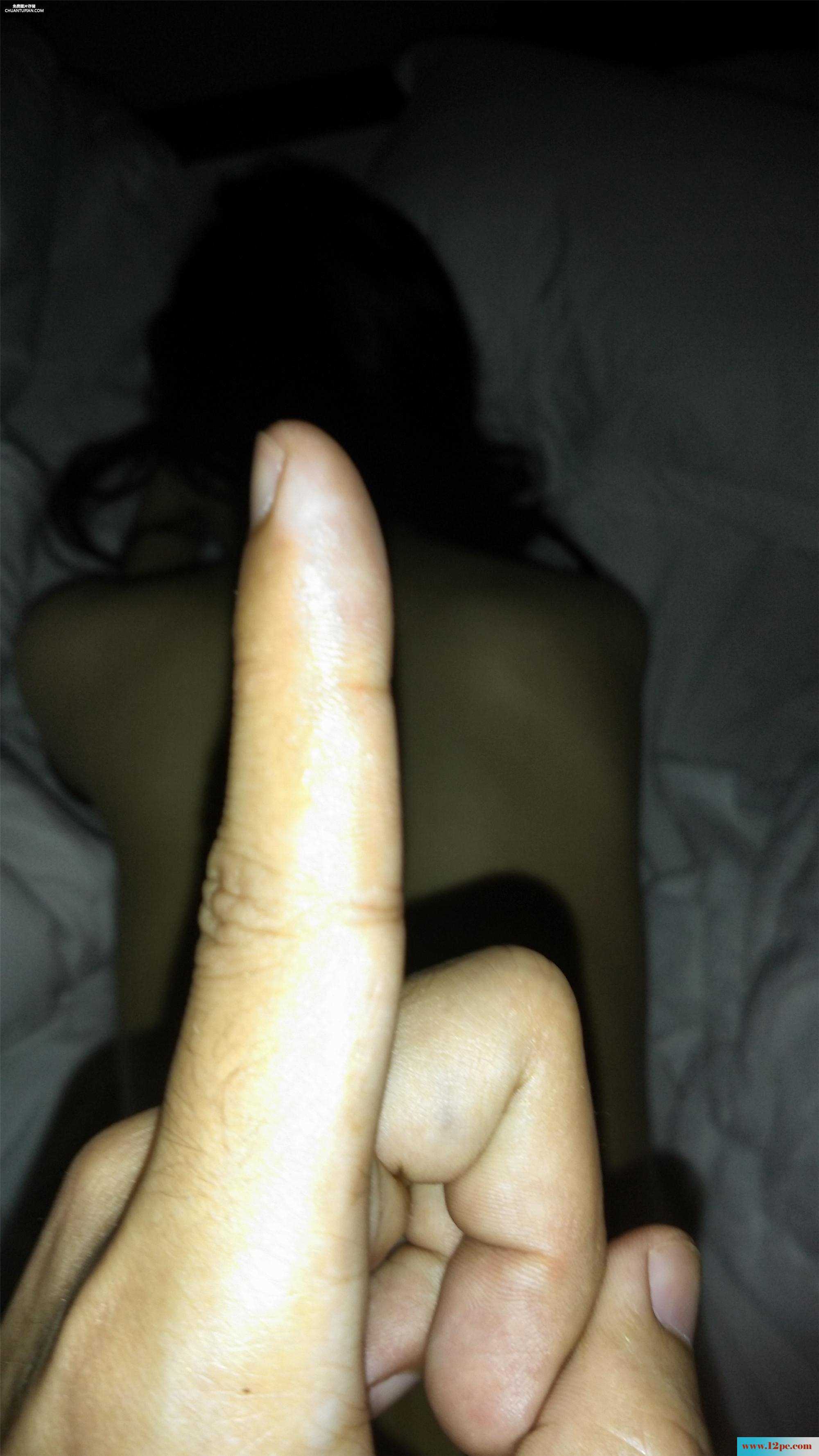总统套房的无套服务，美女还自带小道具，最后