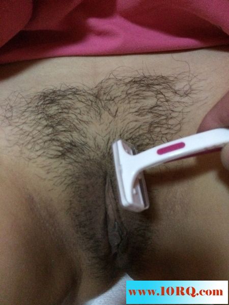 婦女把毛毛剃幹淨很好看，以後舔她逼逼就爽了