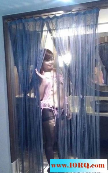 05-14风骚在校小女友，各种场合，各种自慰24P