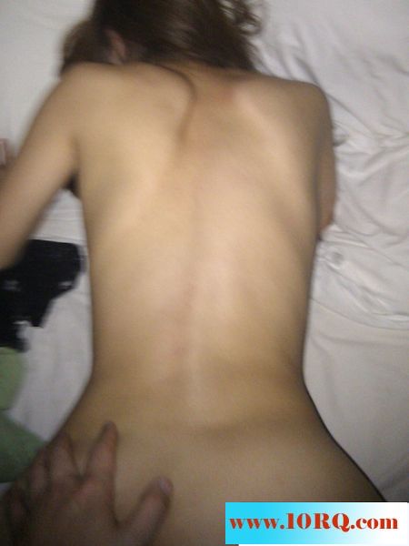 06-30出租屋刚来的小师妹自拍17P