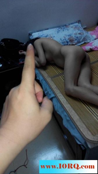 06-30分享女友的小穴。15P