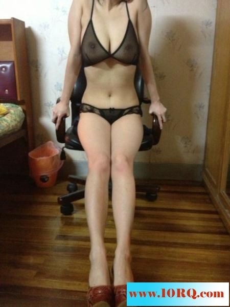 07-01极品騷貨炮友的完美身材15P