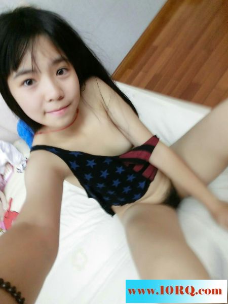 07-03无意中从18岁的妹妹手机里发现的自拍照，求