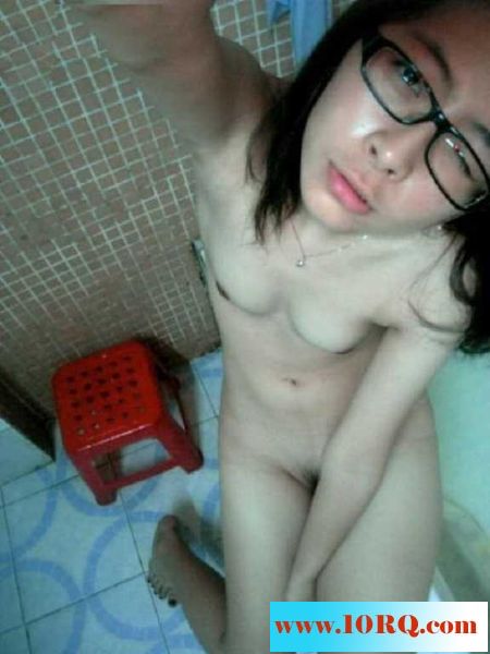 07-18无意看到表妹手机的自拍照，表妹长大了，够