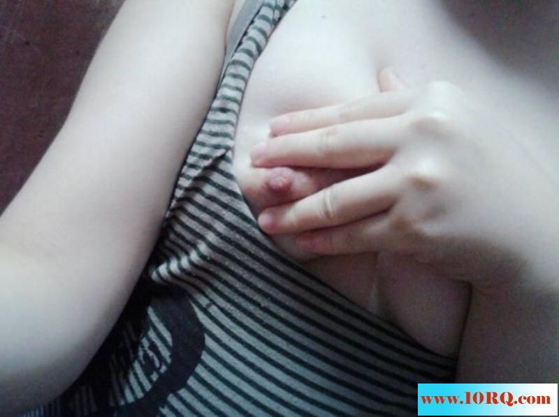 07-24E杯的白色大咪咪女生13P