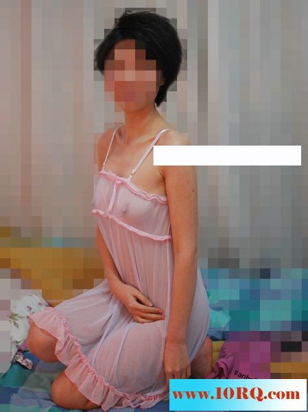 07-30原创老婆的蓝色透明睡衣，隐约露双乳18P