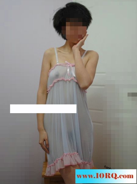 07-30原创老婆的蓝色透明睡衣，隐约露双乳18P
