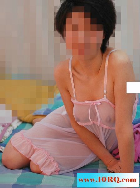 07-30原创老婆的蓝色透明睡衣，隐约露双乳18P