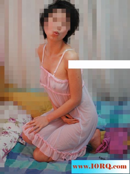 07-30原创老婆的蓝色透明睡衣，隐约露双乳18P