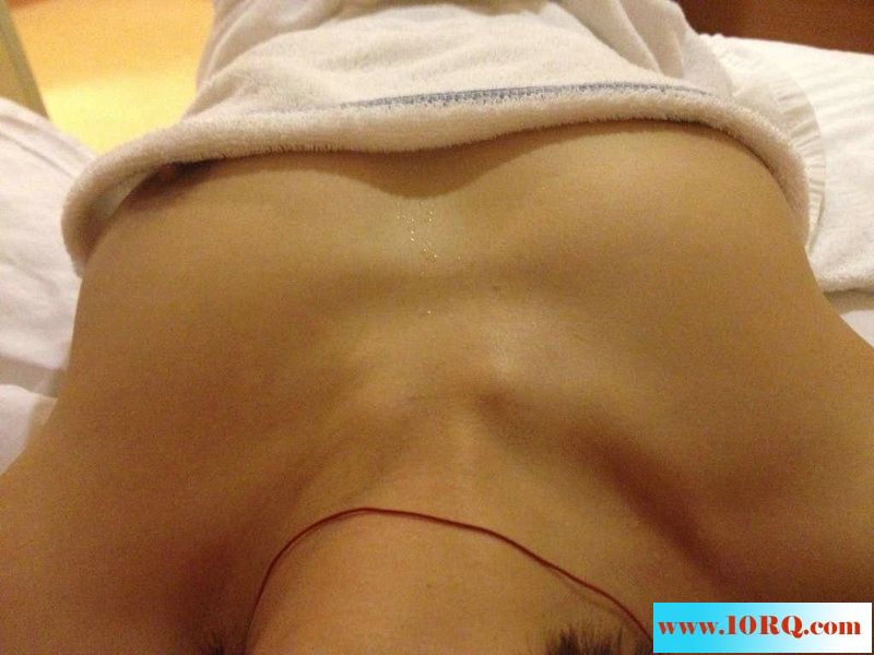 08-02和一個腿超級細，很性感的騷婦開房約炮9P
