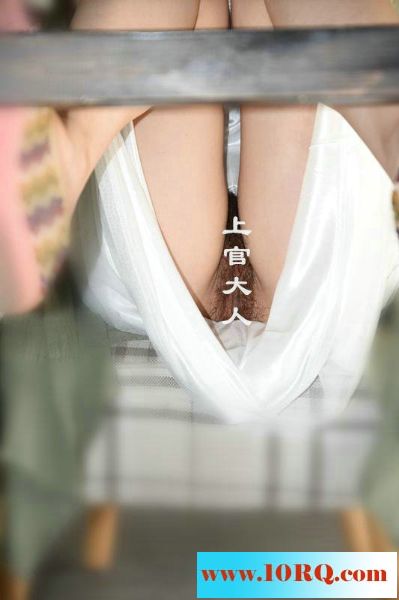08-02记录和夫人的一次外拍真空白裙石头12P